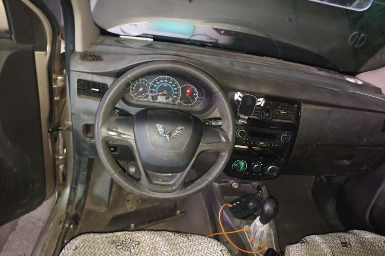 Used Wuling Rongguang V 2016 1.5L Standard Version