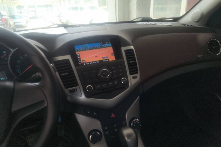 Used Chevrolet Cruze 2015 Hatchback 1.6L Automatic Comfort Edition