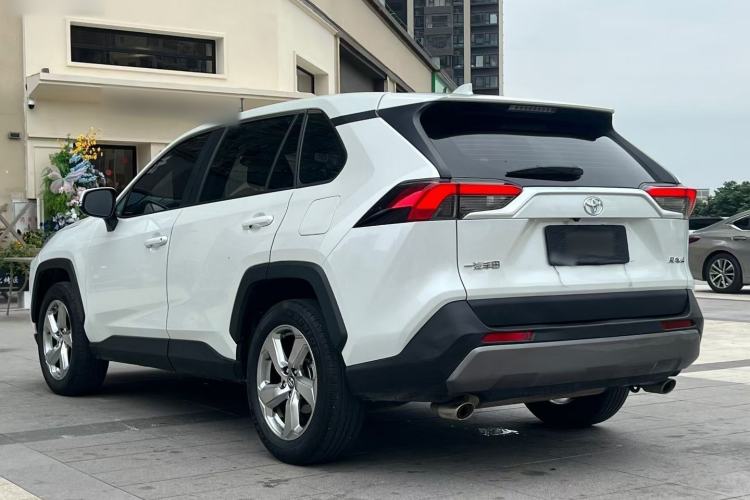 Used Toyota RAV4 2021 2.0L CVT Two-Wheel Drive Fashion Edition Exterior 2