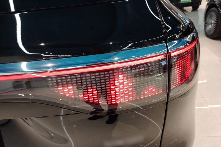 Used Hima AITO M8 2025 Extended-Range Ultra Version 53.4 kWh 6-Seater Edition
