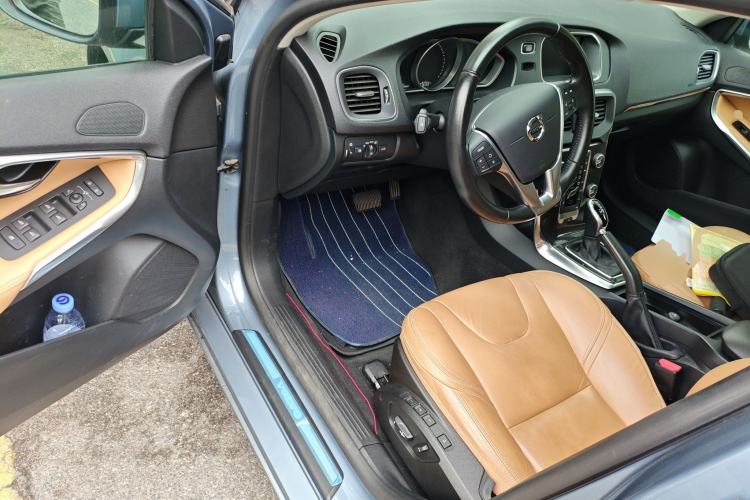 Used Volvo V40 2017 T3 Zhiyi Edition