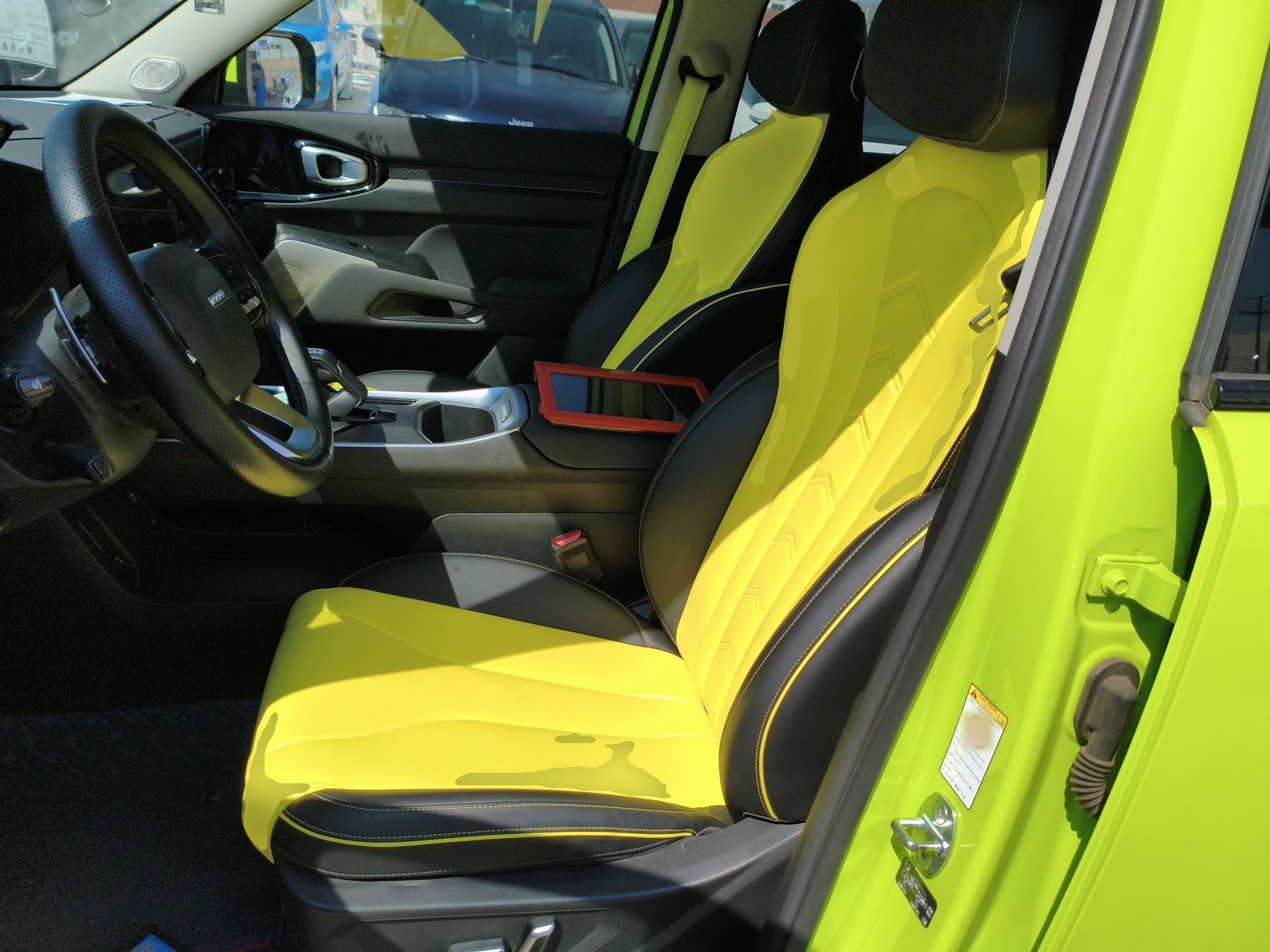 المقاعد الأمامية داخل السيارة