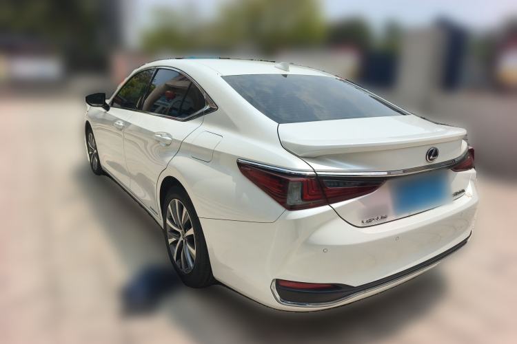 Used Lexus ES 2020 300h Premier Edition Rear Left 45 Deg