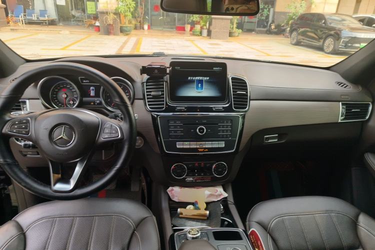 Used Mercedes-Benz GLE 2019 GLE 320 4MATIC Dynamic Edition Prestige Model Center Console