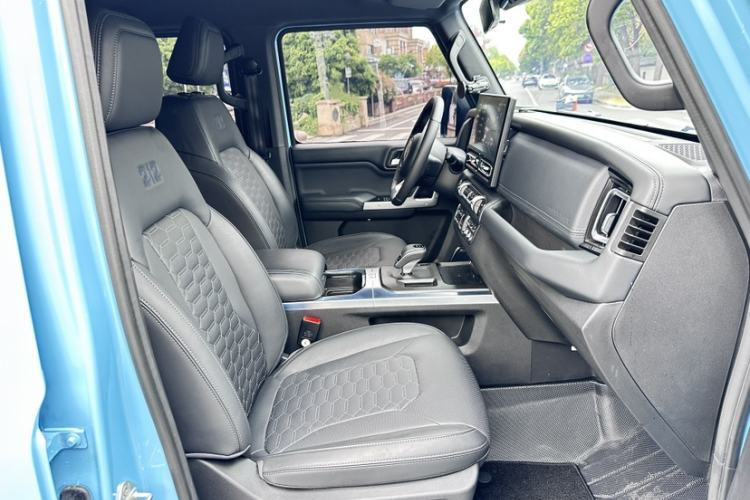 Used 212 T01 2025 2.0T Changfeng Interior 2