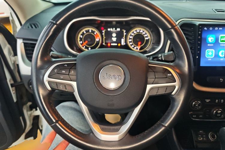 Used Jeep Cherokee 2016 2.4L Leading Edition
