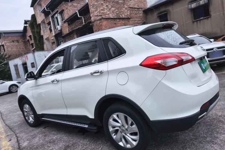 Used BAIC Senova X65 2015 2.0T automatic comfort version
