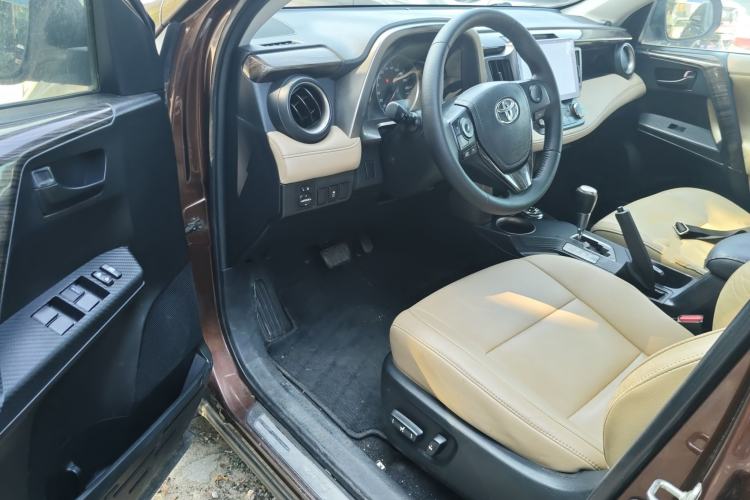 Used Toyota RAV4 2013 2.5L Automatic 4x4 Elite Edition Driver Seat