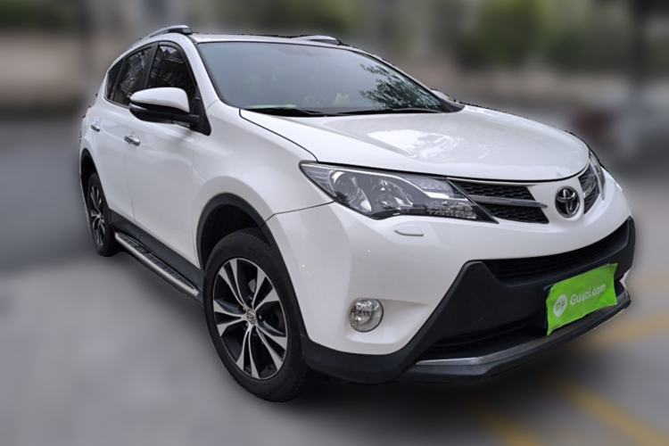 Used Toyota RAV4 2013 2.5L Automatic 4x4 Luxury Edition Front Right 45 Deg