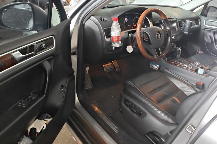 Used Volkswagen Touareg 2011 3.0 TSI Hybrid Driver Seat