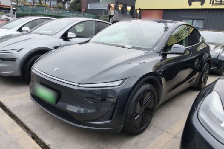 Used Tesla Model Y 2025 Long-Range All-Wheel-Drive Version