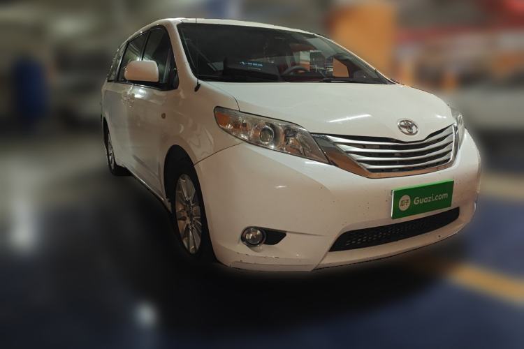 Used Toyota SIENNA  Front Right 45 Deg