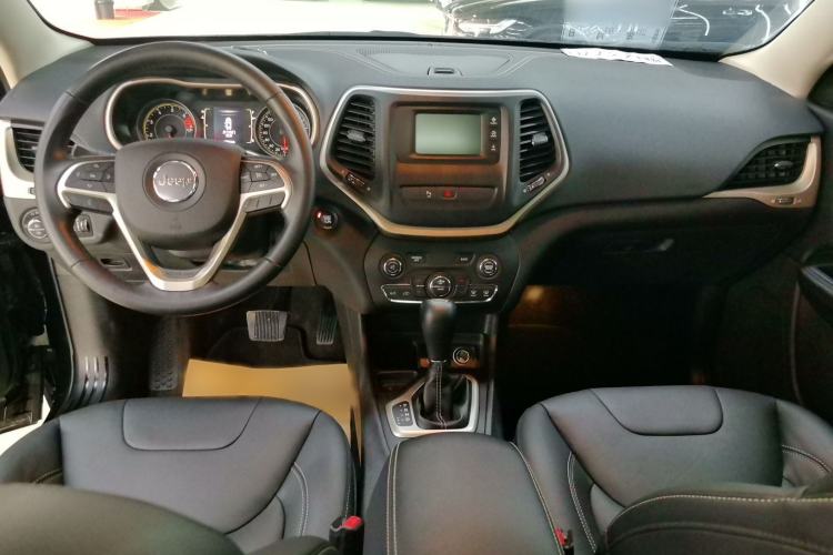 Used Jeep Cherokee 2016 2.4L Leading Edition
