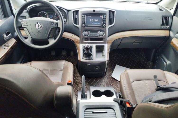 Used FORTHING Lingzhi PLUS 2021 2.0L Manual Luxury 7-Seater Center Console