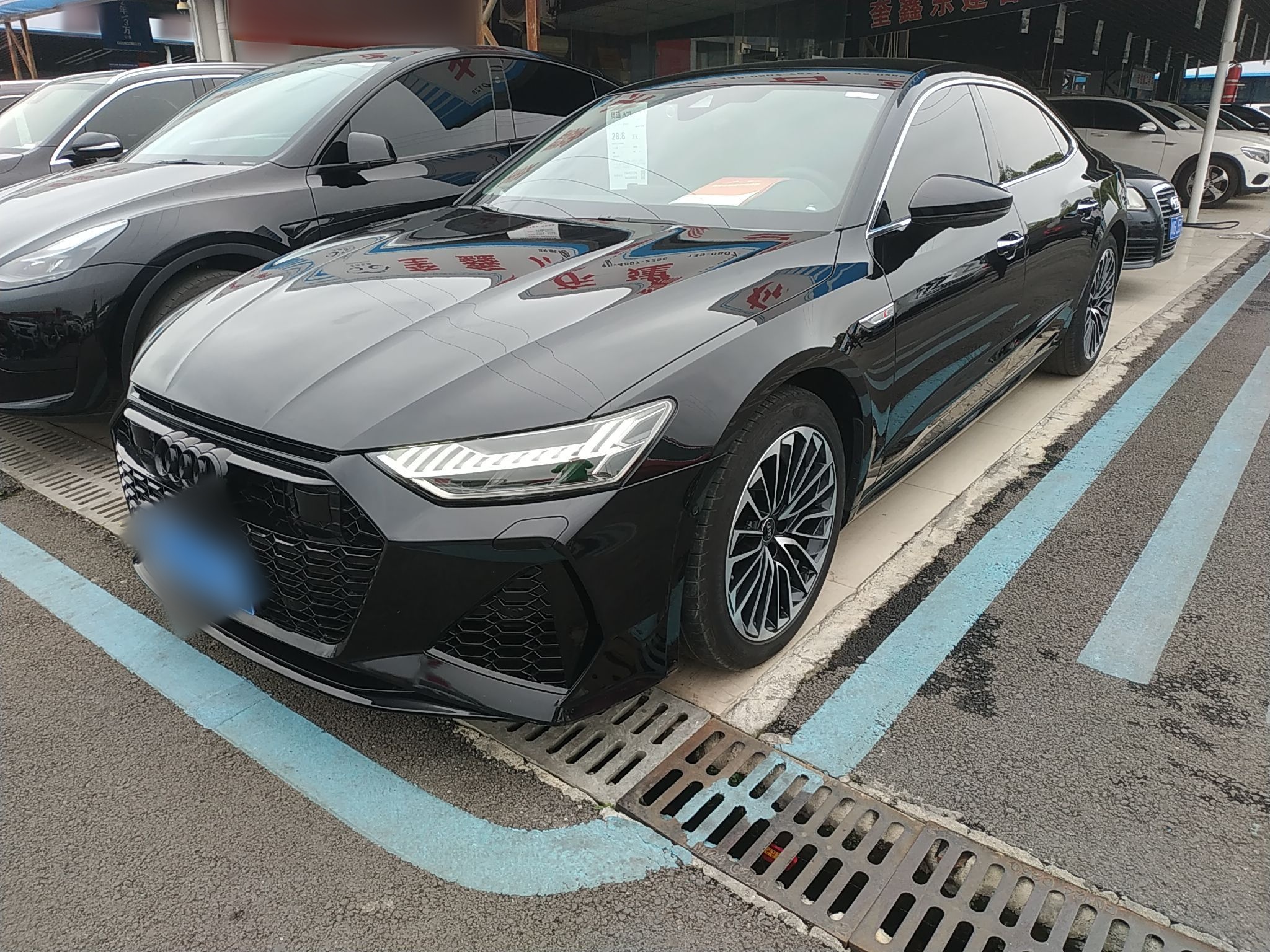 Под передней частью автомобиля