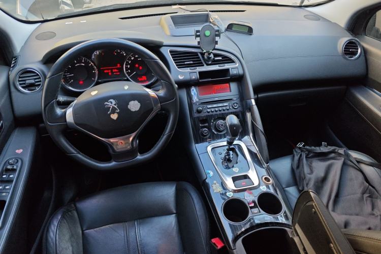 Used Peugeot 3008 2013 2.0L Automatic Trend Edition Center Console