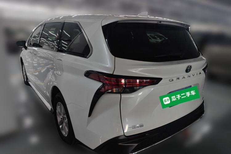 Used Toyota Granvia 2024 2.5L Hybrid Comfort Edition
