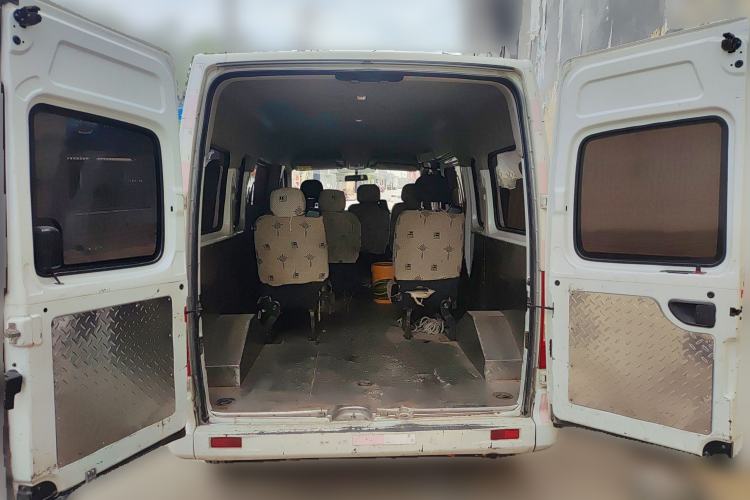 Used SAIC MAXUS Xintu V80 2021 2.0T Manual Classic Aoyuntong 139 PS Mid-axle Mid-roof 6/7/8/9-Seater Trunk