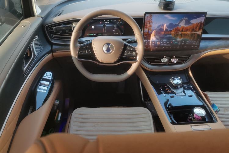 Used Denza D9 2022 DM-i 1040 Prestige Model