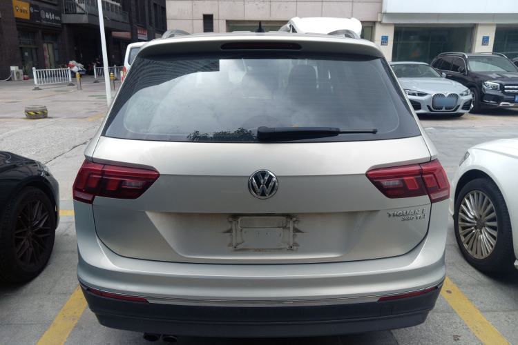 Used Volkswagen Tiguan L 2019 330TSI Automatic Two-Wheel Drive Smart Luxury Version China V Emission Standard
