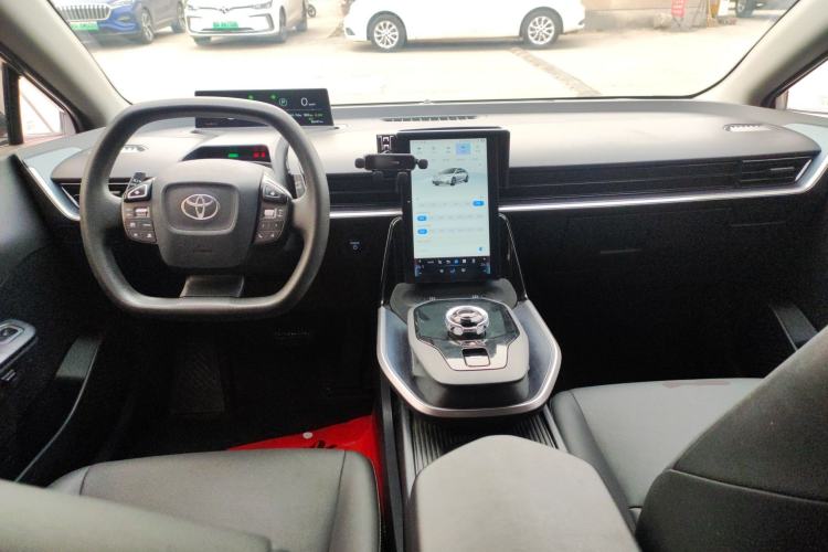 Used Toyota bZ3 2023 517 km Elite PRO Center Console