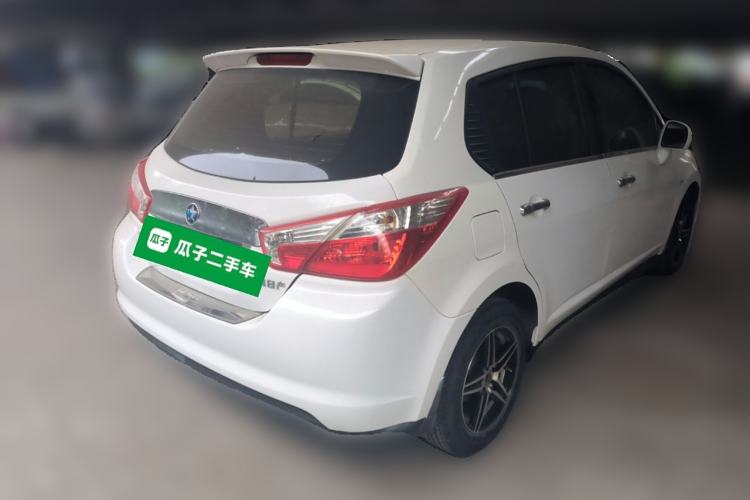 Used Venucia R50 2015 1.6L Manual Fashion Edition
