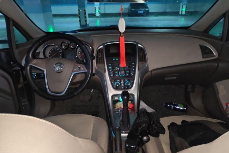 Used Buick GT 2013 GT 1.6L Automatic Fashion Edition Center Console