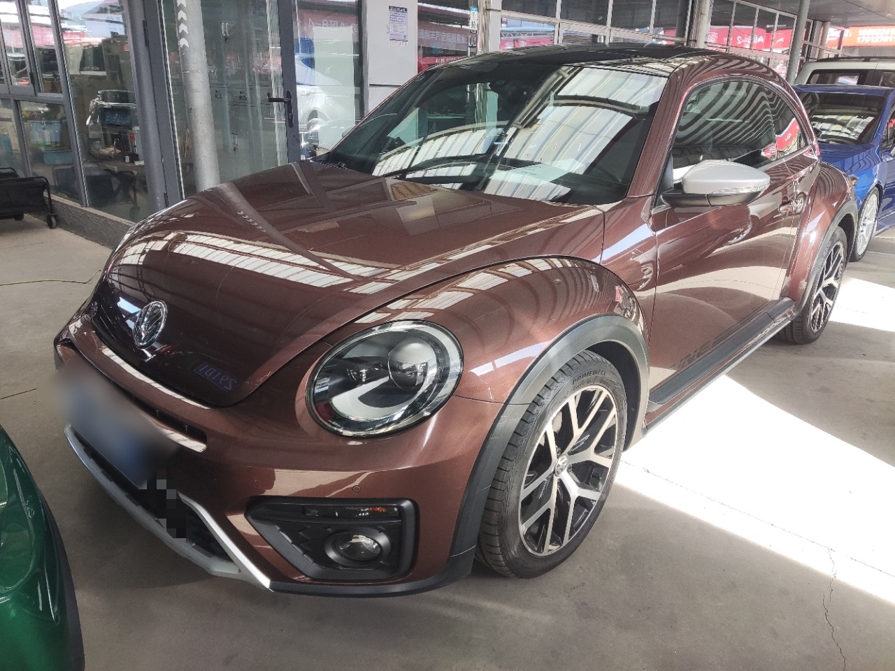 تحت مقدمة السيارة