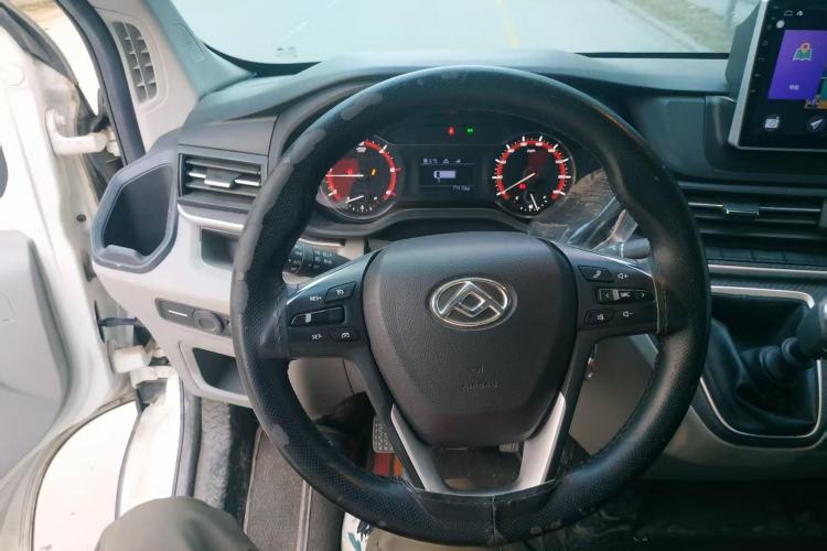 Used SAIC MAXUS Xintu V90 2022 2.0T Manual VAN Rear-Drive Extended Wheelbase High Roof with Dual Rear Tires 3-Seater
