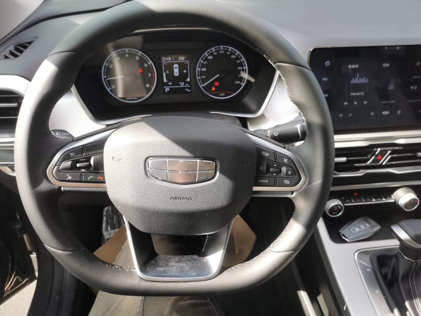 Geely Auto Coolray 2025 1.5L CVT Super Edition — снимка 13