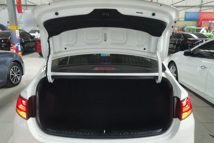 Used Hyundai Celesta 2020 1.6L Automatic GL Enjoyable Edition Trunk