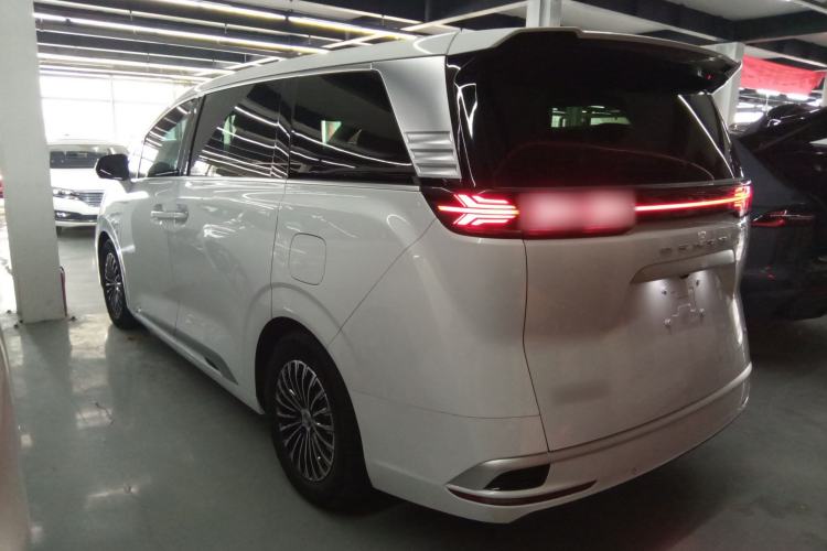 Used Denza D9 2022 DM-i 1040 Prestige Model