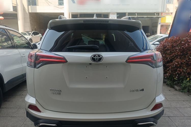 Used Toyota RAV4 2016 2.0L CVT Two-Wheel Drive Fashion Edition China V Standard
