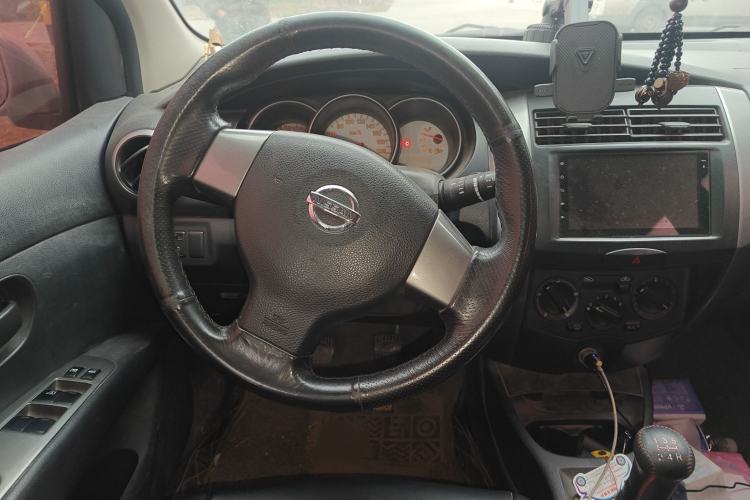 Used Nissan Livina 2010 Jingrui Edition 1.6L Manual Standard Model Steering Wheel