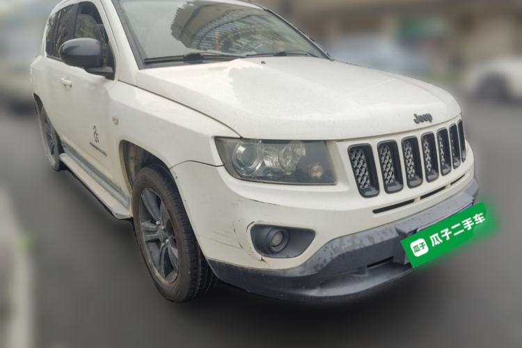 Used Jeep Compass 2014 2.4L Four-Wheel Drive Serpentine Collection Edition Front Right 45 Deg