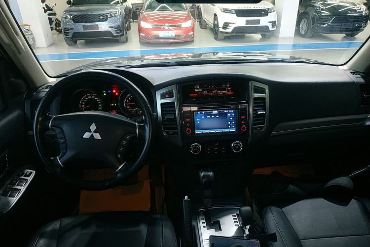 Used Mitsubishi Pajero 2016 3.0L Automatic Luxury Edition China IV
