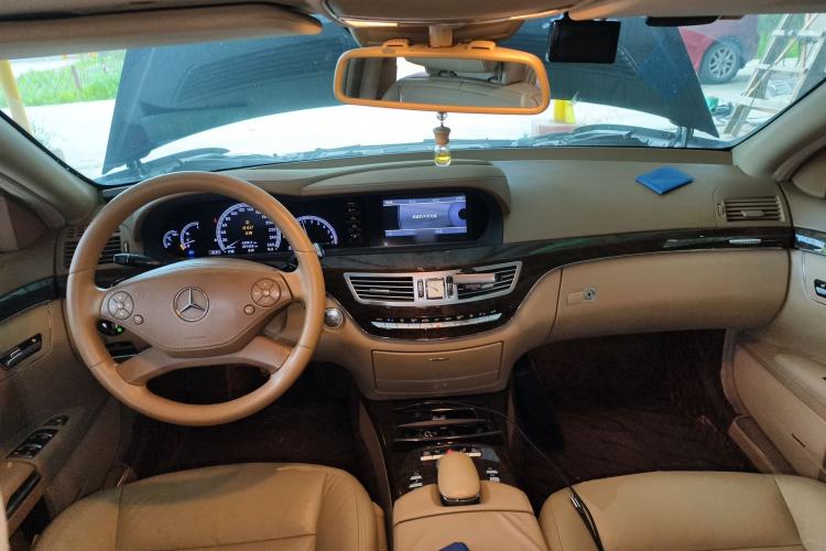 Used Mercedes-Benz S-Class 2012 S 300 L Business-Class Grand Edition Center Console