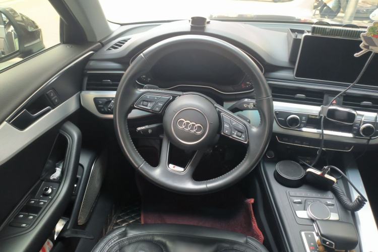 Used Audi A4L 2018 30th Anniversary Edition 40 TFSI Fashion Model Steering Wheel