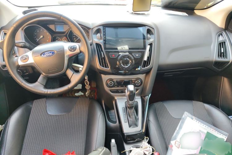 Used Ford Focus 2012 Sedan 1.6L Automatic Fashion Edition
