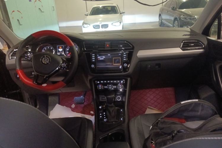 Used Volkswagen Tiguan L 2018 Facelift 330TSI Automatic Two-Wheel Drive Luxury Edition Center Console