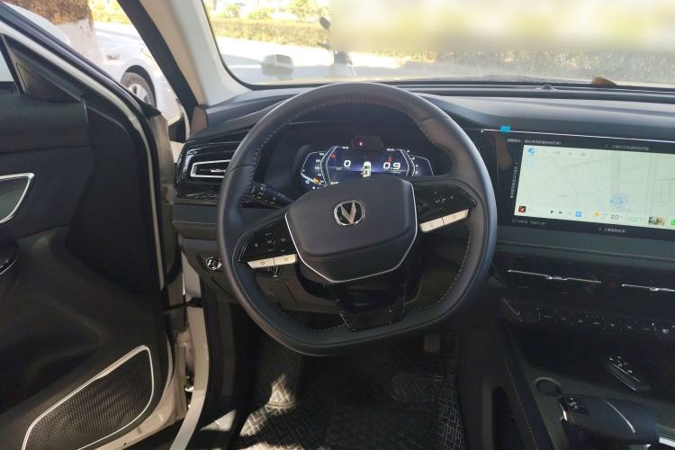 Used CHANGAN X7 PLUS 2024 1.5T Automatic Luxury 7-Seater Steering Wheel