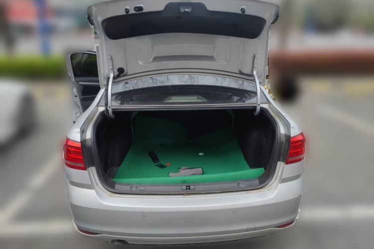 Used Volkswagen Lavida 2015 1.6L Automatic Fashion Edition
