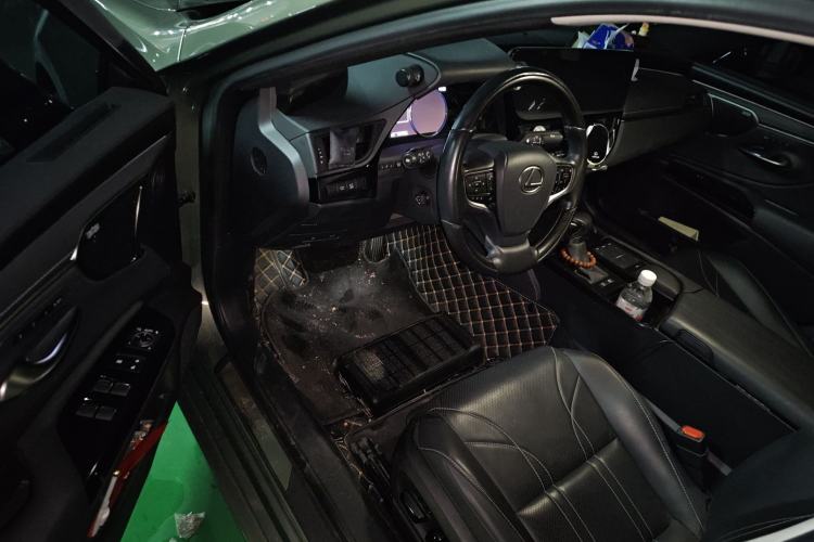 Used Lexus ES 2021 300h Executive Edition
