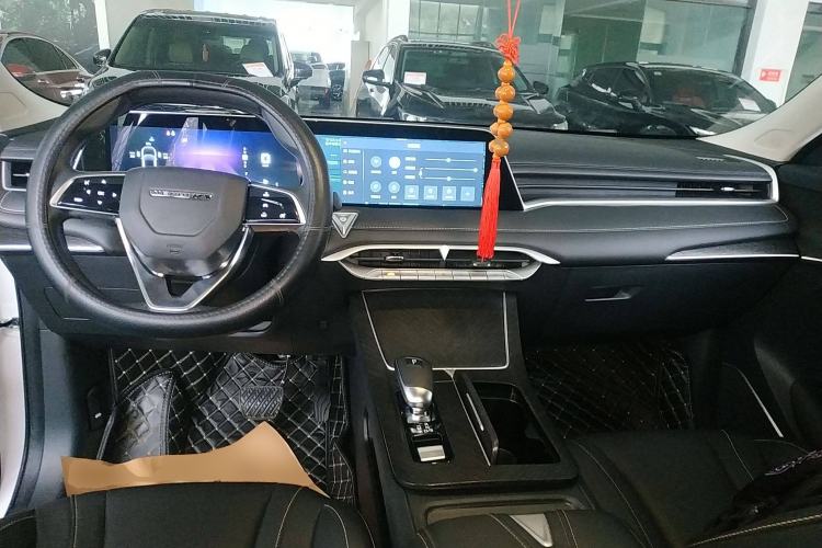 Used Venucia V 2022 260T Black Horse Edition · Idol