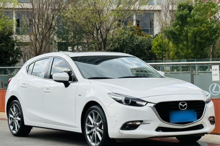 Used Mazda 3 Axela 2019 Cloud-Controlled Version Hatchback 2.0L Automatic Luxury Model China VI Standard