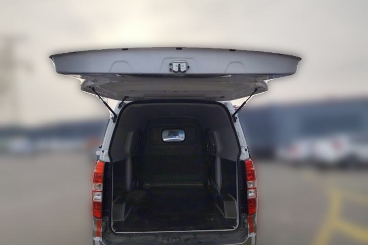 Used Jinbei New Hiace X30L 2024 Wealth Edition Van 2/5 Seats Front-Mounted Air Conditioning Trunk