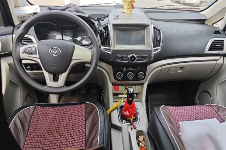 Used HYOSOW H3 2016 H3F 1.5L Manual Luxury Model Center Console