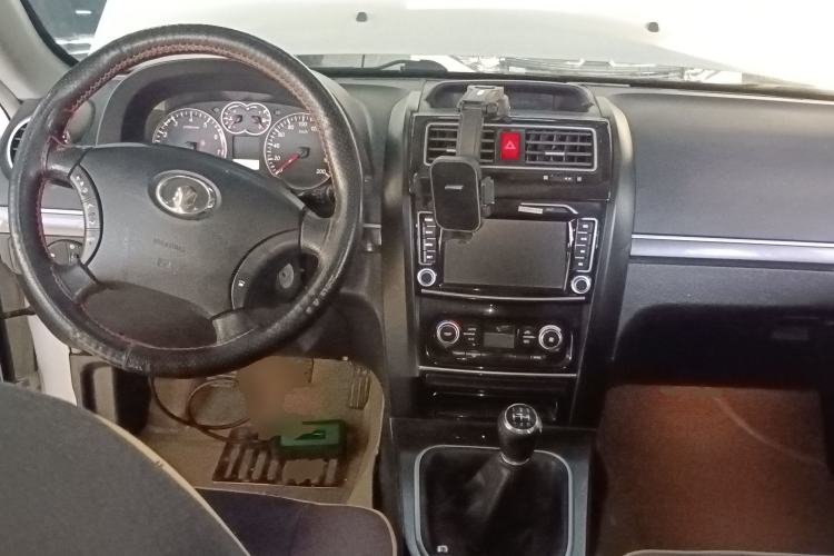 Used Haval H5 Classic 2013 Zhizun Edition 2.0L Manual Two-Wheel Drive Entry-Level Model
