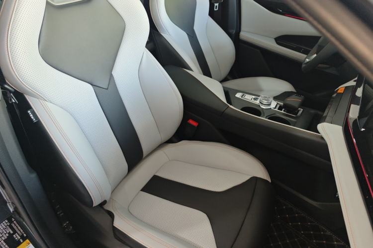 Used CHANGAN UNI-V iDD 2024 Blue Whale Smart Electric iDD 136km Luxury Model
