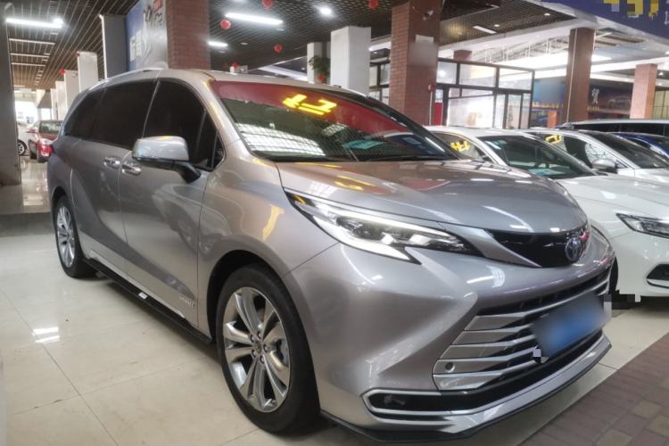 Used Toyota Sienna 2023 2.5L Hybrid Platinum Edition